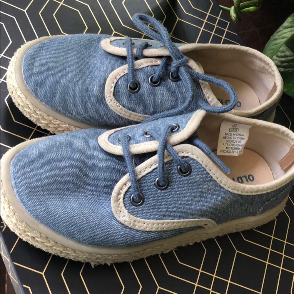 Boys Old Navy Summer Shoes - Picture 4 of 7